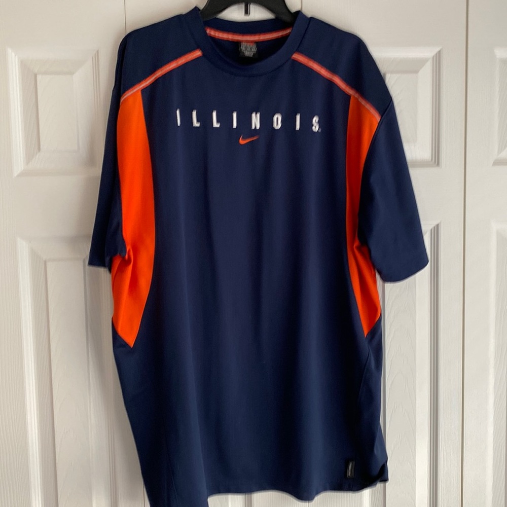 Nike Embroidered Fighting Illini short sleeve size XL